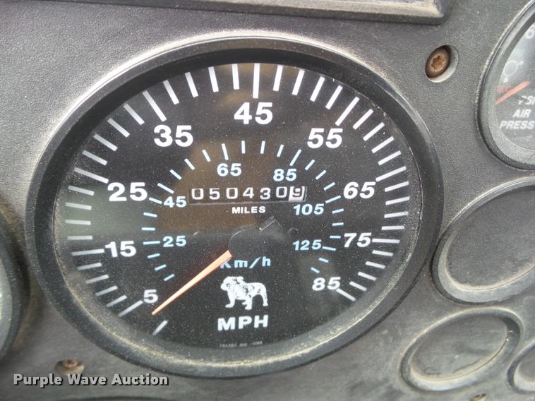 image for item CB9949 1990 Mack CH613 semi truck