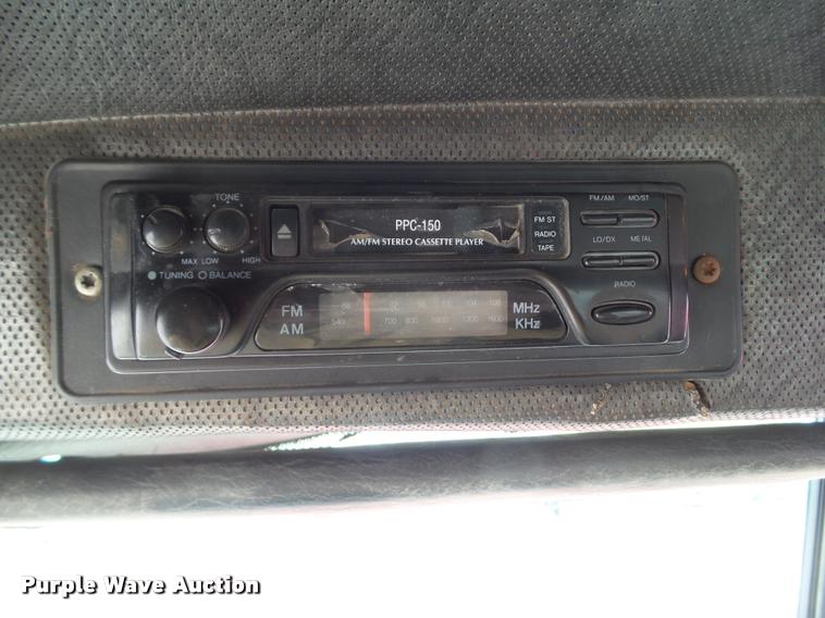 image for item CB9949 1990 Mack CH613 semi truck