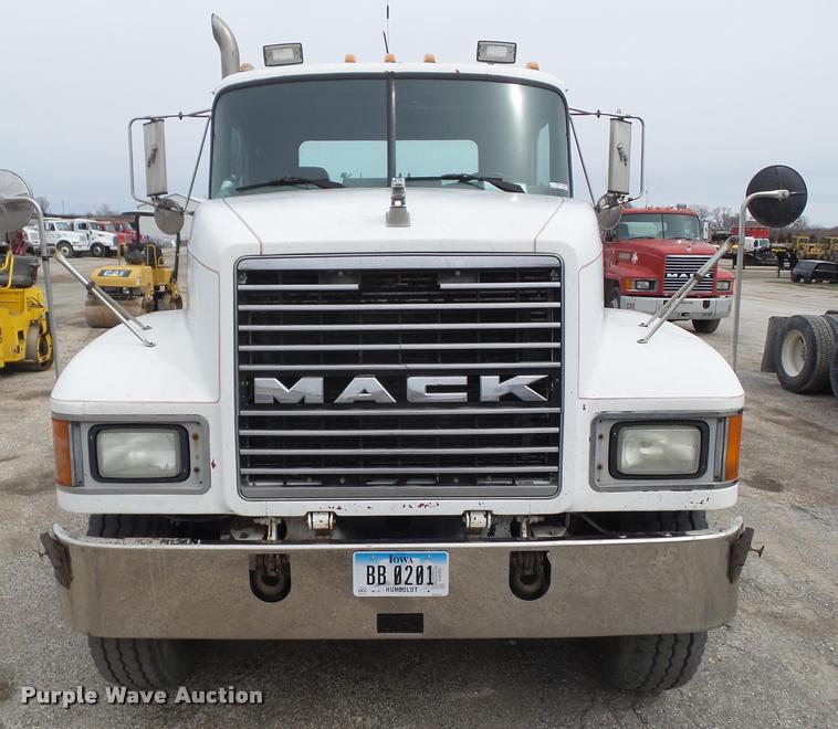 image for item CB9951 1996 Mack CH613 semi truck