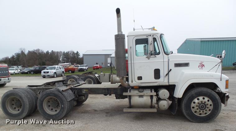 image for item CB9951 1996 Mack CH613 semi truck