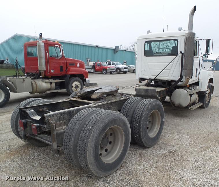 image for item CB9951 1996 Mack CH613 semi truck