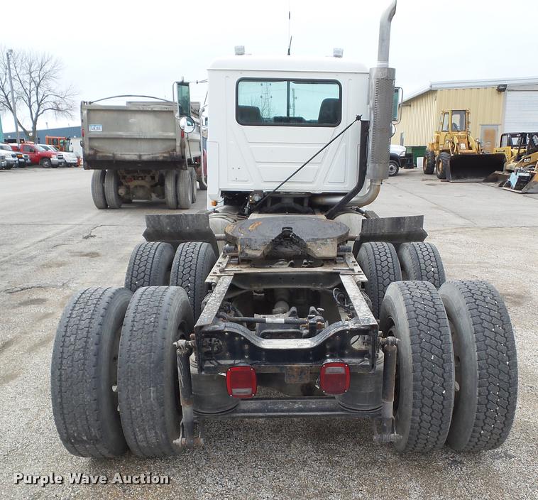 image for item CB9951 1996 Mack CH613 semi truck