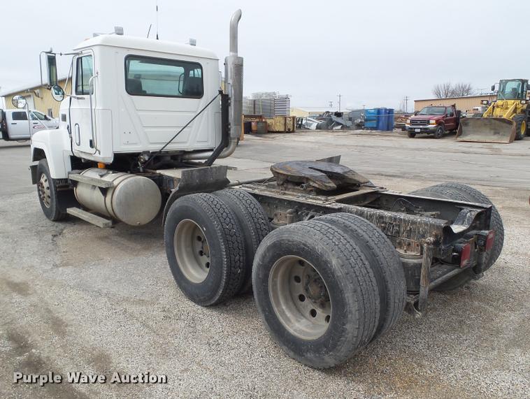 image for item CB9951 1996 Mack CH613 semi truck