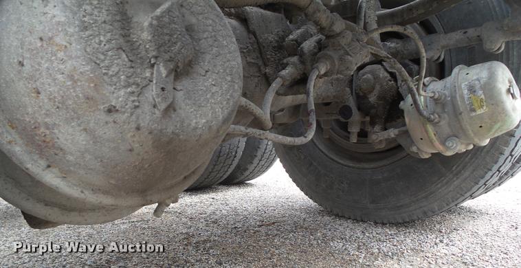 image for item CB9951 1996 Mack CH613 semi truck