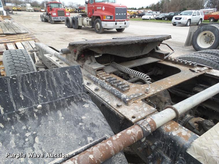 image for item CB9951 1996 Mack CH613 semi truck