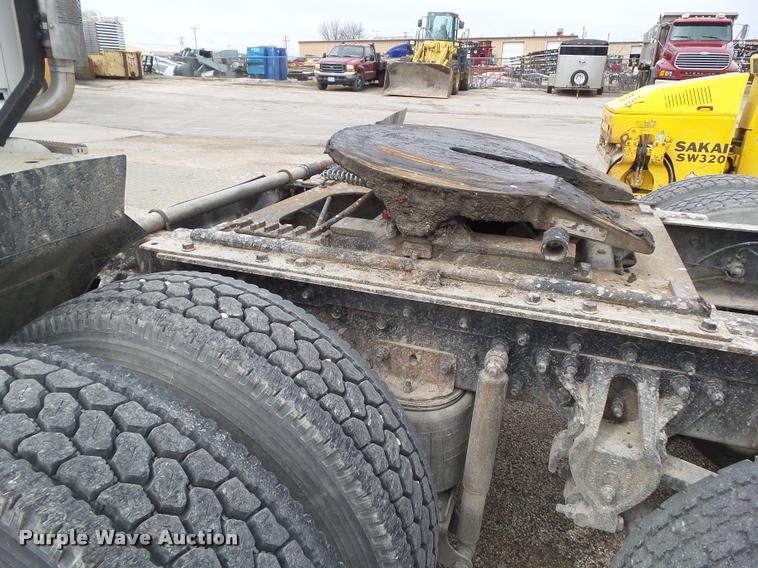 image for item CB9951 1996 Mack CH613 semi truck