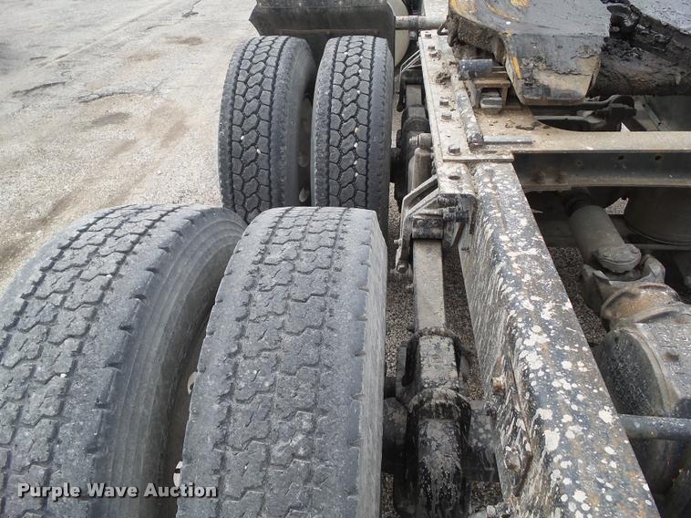 image for item CB9951 1996 Mack CH613 semi truck