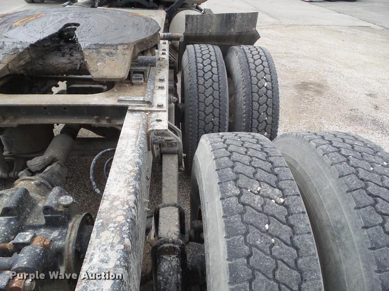 image for item CB9951 1996 Mack CH613 semi truck