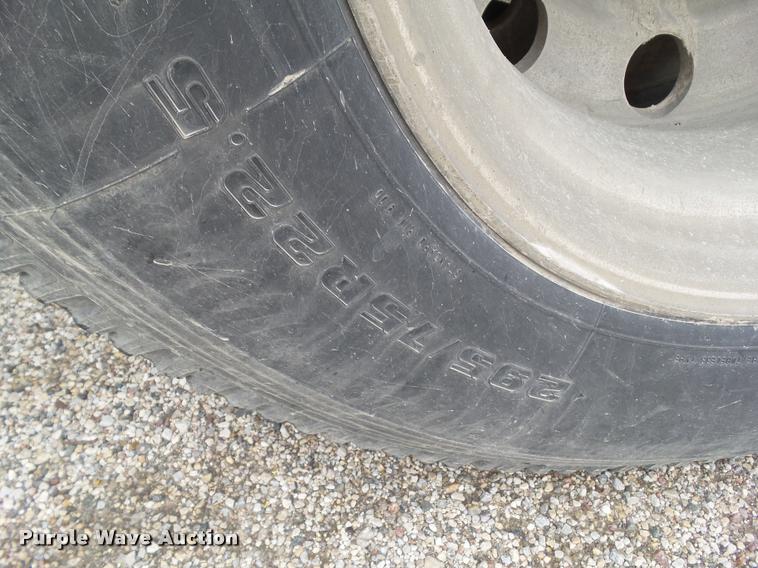 image for item CB9951 1996 Mack CH613 semi truck