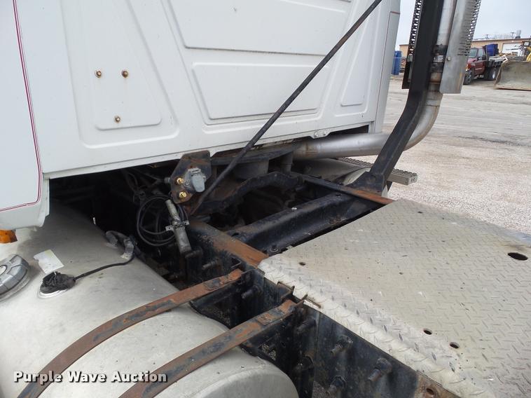 image for item CB9951 1996 Mack CH613 semi truck