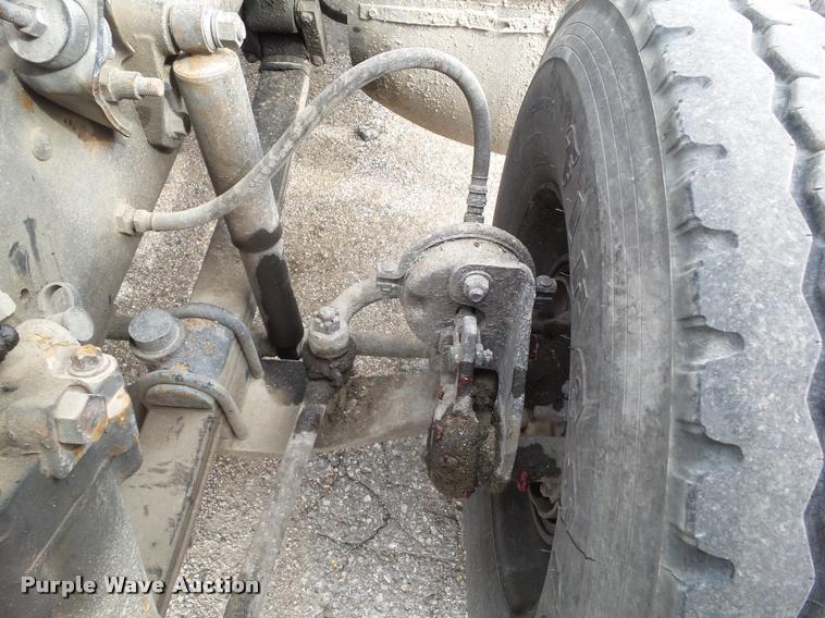 image for item CB9951 1996 Mack CH613 semi truck