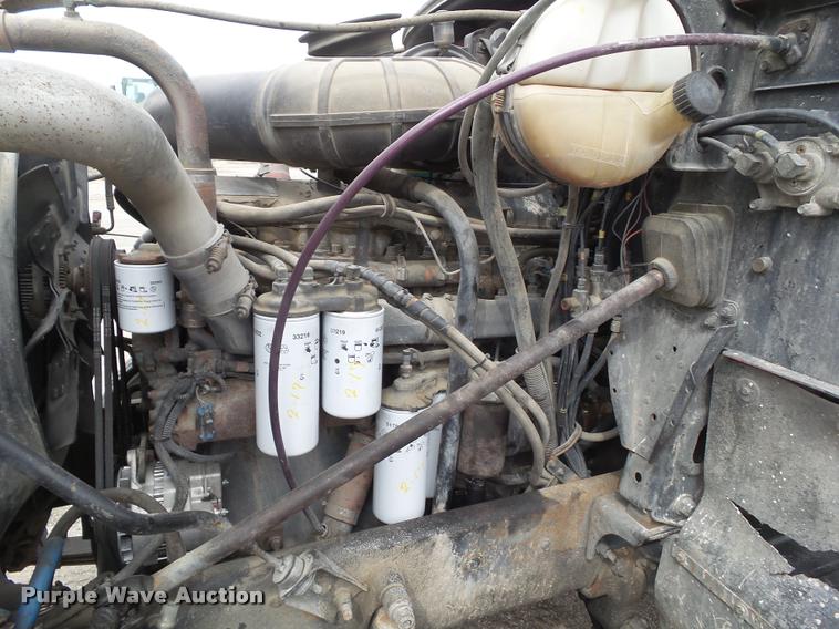 image for item CB9951 1996 Mack CH613 semi truck