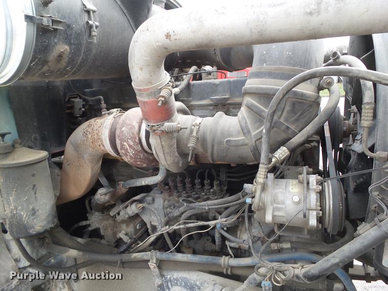 image for item CB9951 1996 Mack CH613 semi truck