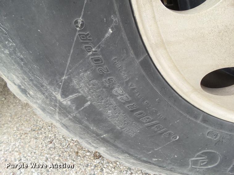 image for item CB9951 1996 Mack CH613 semi truck