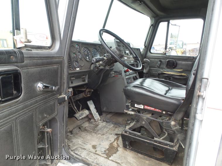 image for item CB9951 1996 Mack CH613 semi truck