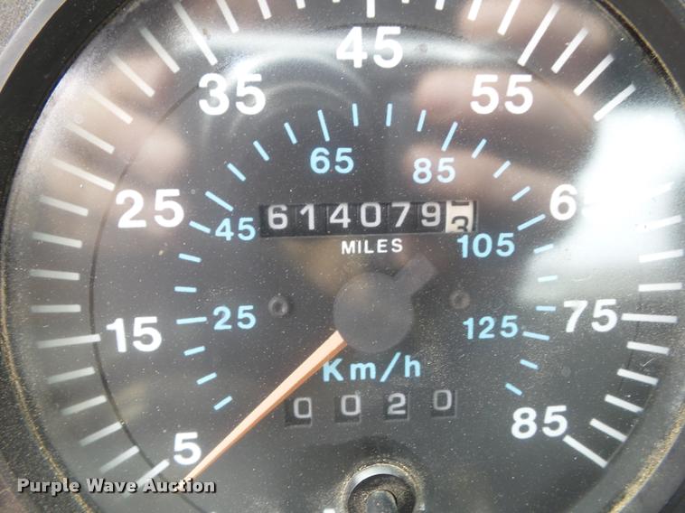 image for item CB9951 1996 Mack CH613 semi truck