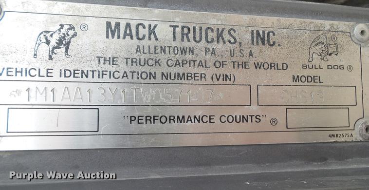 image for item CB9951 1996 Mack CH613 semi truck