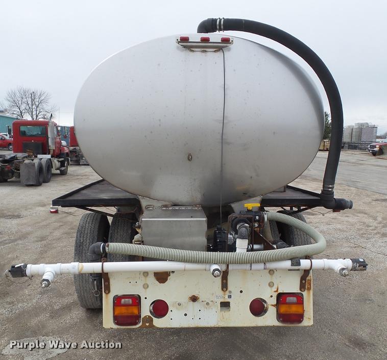 image for item CB9952 1994 Ford CF7000 tank truck