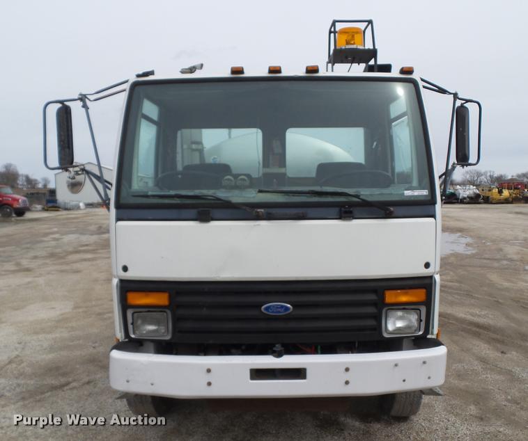 image for item CB9952 1994 Ford CF7000 tank truck