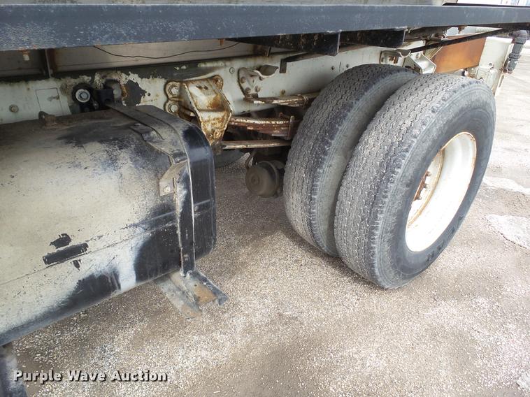 image for item CB9952 1994 Ford CF7000 tank truck