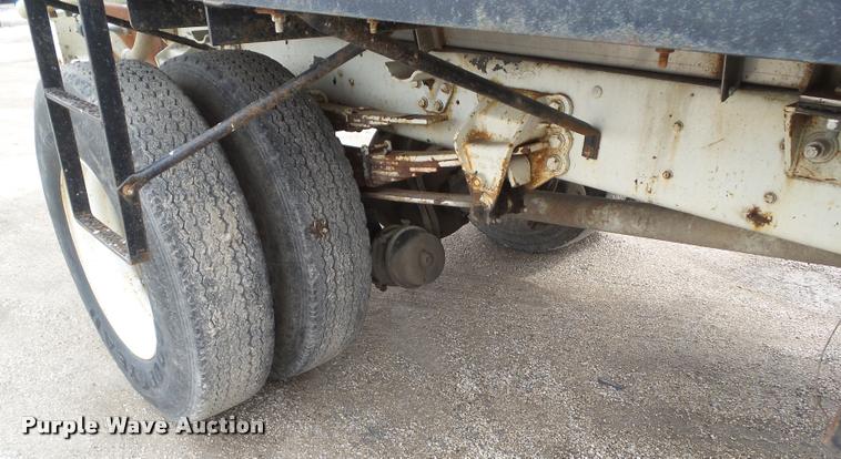 image for item CB9952 1994 Ford CF7000 tank truck