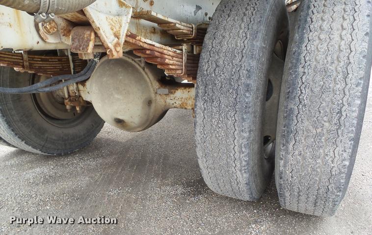 image for item CB9952 1994 Ford CF7000 tank truck