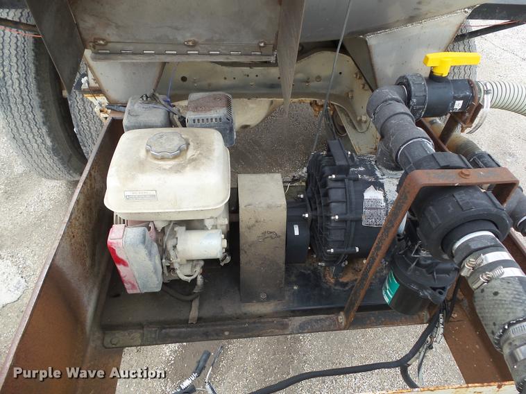 image for item CB9952 1994 Ford CF7000 tank truck