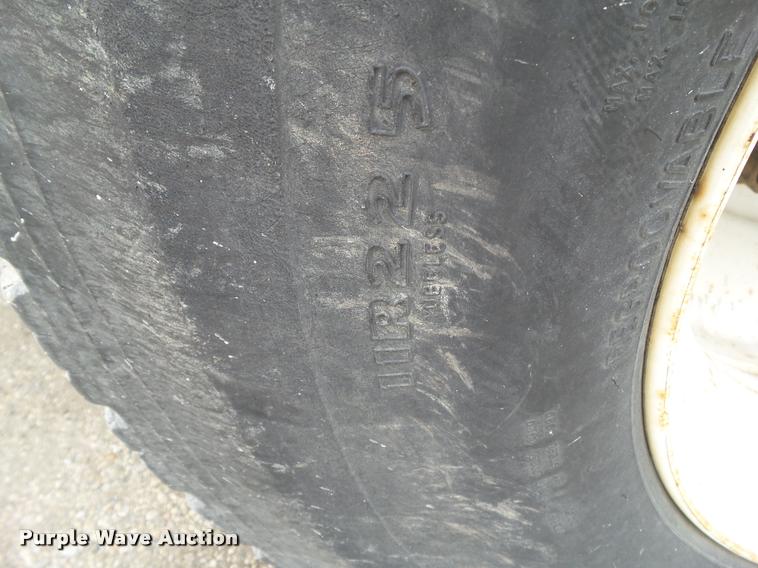 image for item CB9952 1994 Ford CF7000 tank truck