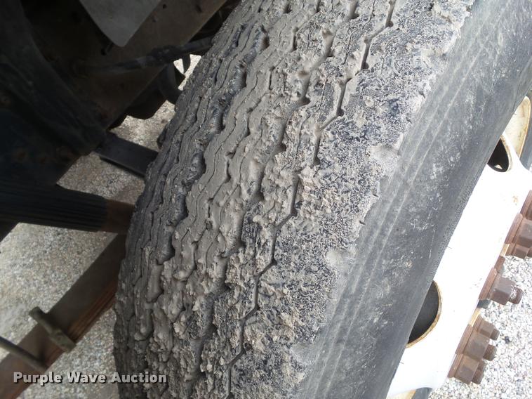 image for item CB9952 1994 Ford CF7000 tank truck