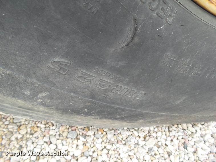 image for item CB9952 1994 Ford CF7000 tank truck