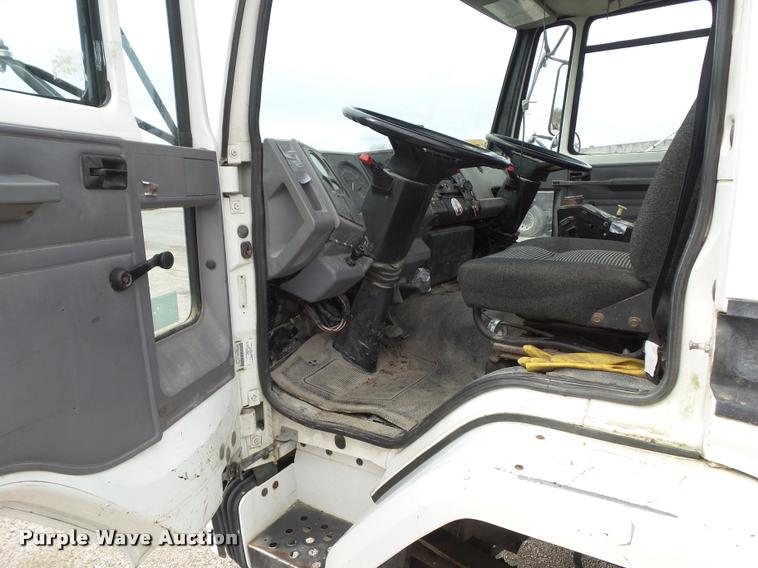 image for item CB9952 1994 Ford CF7000 tank truck