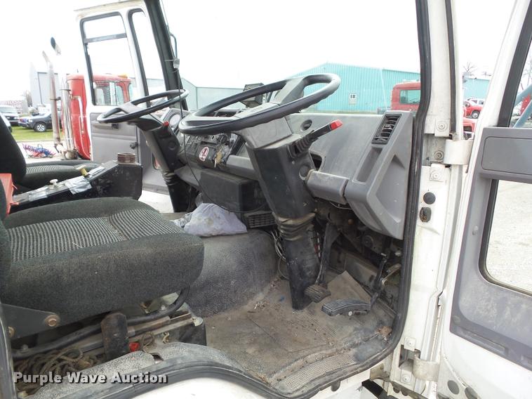 image for item CB9952 1994 Ford CF7000 tank truck