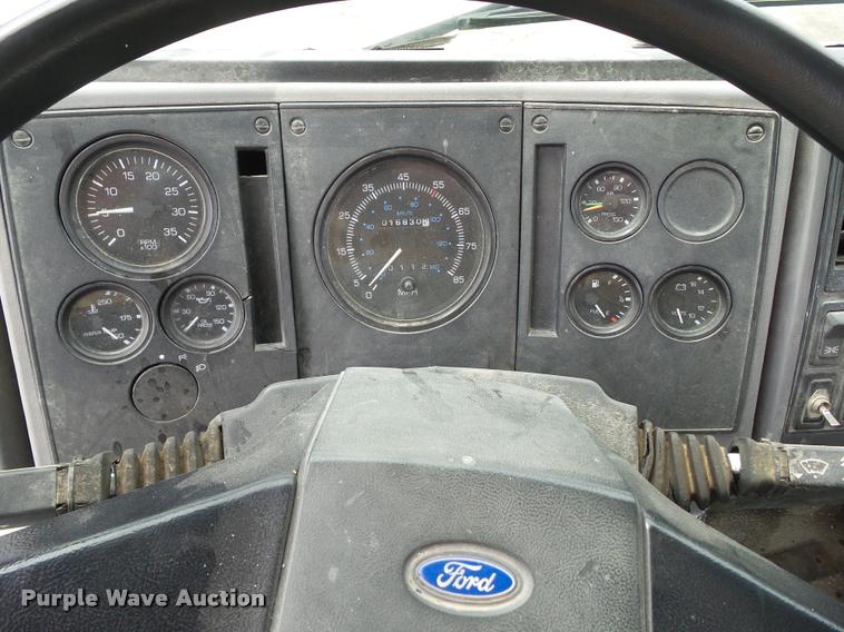 image for item CB9952 1994 Ford CF7000 tank truck