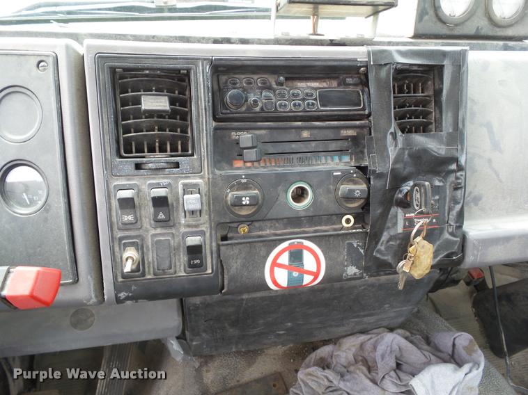 image for item CB9952 1994 Ford CF7000 tank truck