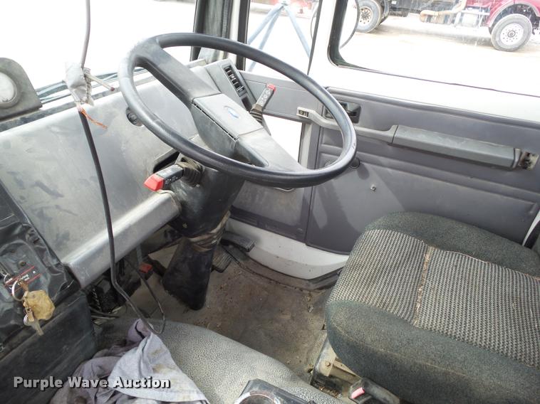 image for item CB9952 1994 Ford CF7000 tank truck