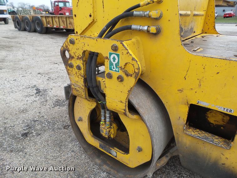 image for item CB9954 2001 Sakai SW320 double drum vibratory roller