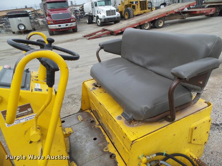 image for item CB9954 2001 Sakai SW320 double drum vibratory roller