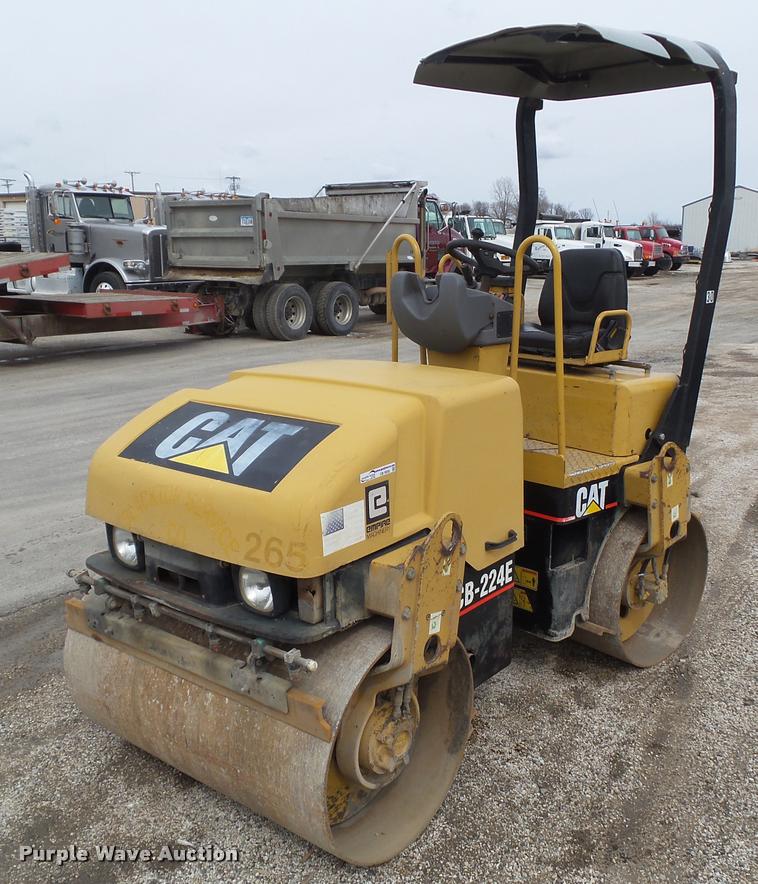 image for item CB9955 2004 Caterpillar CB-224E double drum vibratory roller