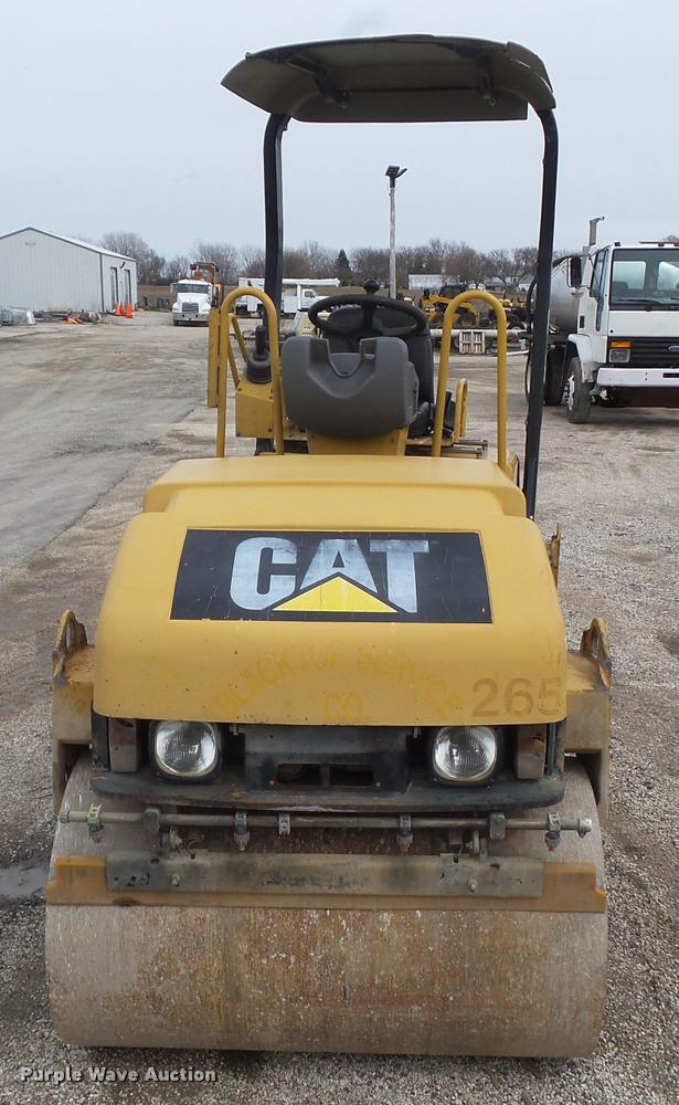 image for item CB9955 2004 Caterpillar CB-224E double drum vibratory roller