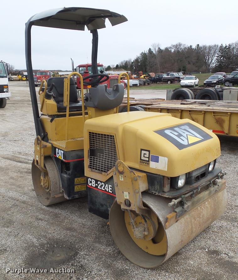 image for item CB9955 2004 Caterpillar CB-224E double drum vibratory roller