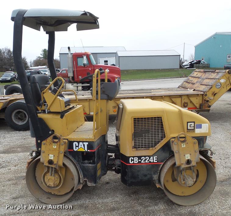 image for item CB9955 2004 Caterpillar CB-224E double drum vibratory roller
