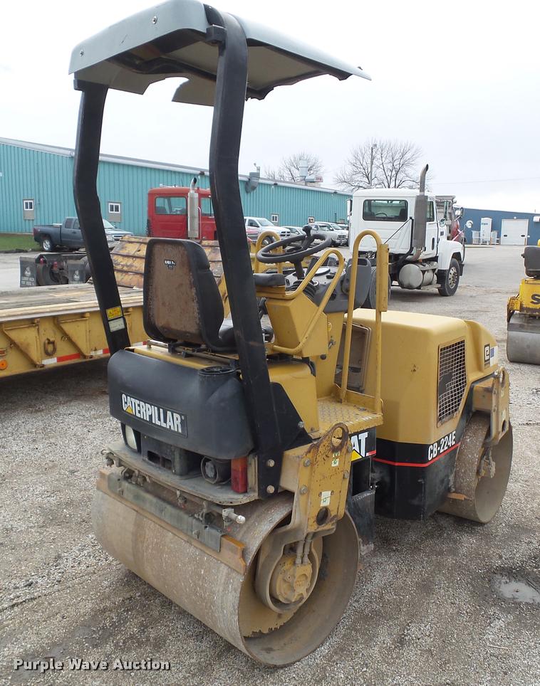image for item CB9955 2004 Caterpillar CB-224E double drum vibratory roller