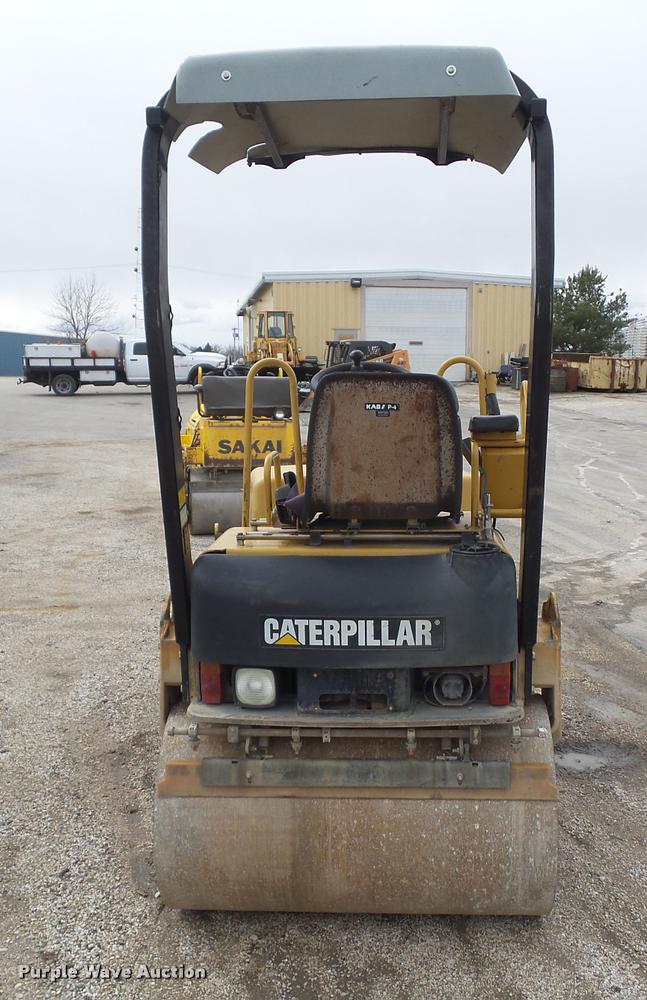 image for item CB9955 2004 Caterpillar CB-224E double drum vibratory roller
