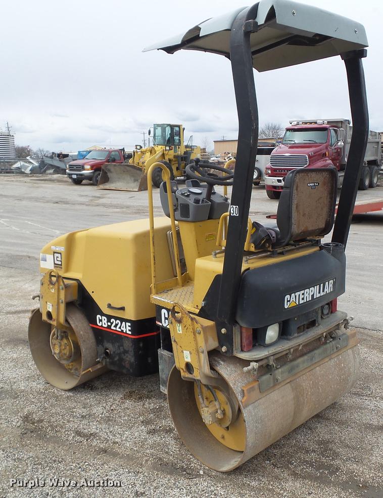 image for item CB9955 2004 Caterpillar CB-224E double drum vibratory roller