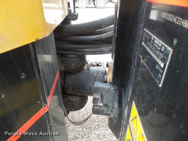 image for item CB9955 2004 Caterpillar CB-224E double drum vibratory roller