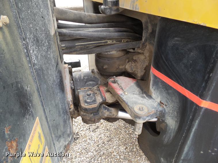 image for item CB9955 2004 Caterpillar CB-224E double drum vibratory roller