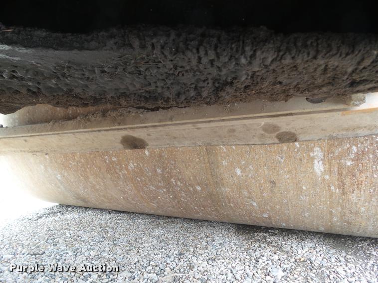 image for item CB9955 2004 Caterpillar CB-224E double drum vibratory roller