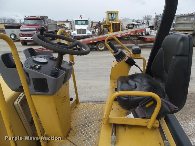 image for item CB9955 2004 Caterpillar CB-224E double drum vibratory roller