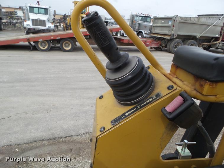 image for item CB9955 2004 Caterpillar CB-224E double drum vibratory roller