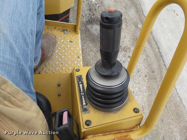 image for item CB9955 2004 Caterpillar CB-224E double drum vibratory roller